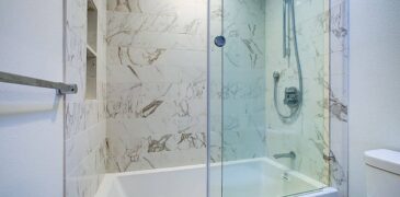 Reasons to Choose Sliding Shower Door for Bathtub