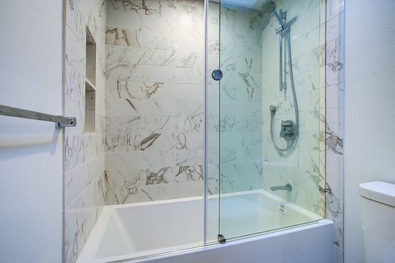 Reasons to Choose Sliding Shower Door for Bathtub